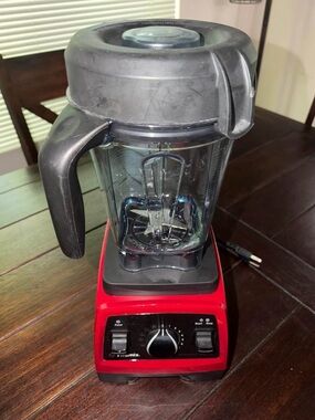 Vitamix professional series 750 *Retail is $630